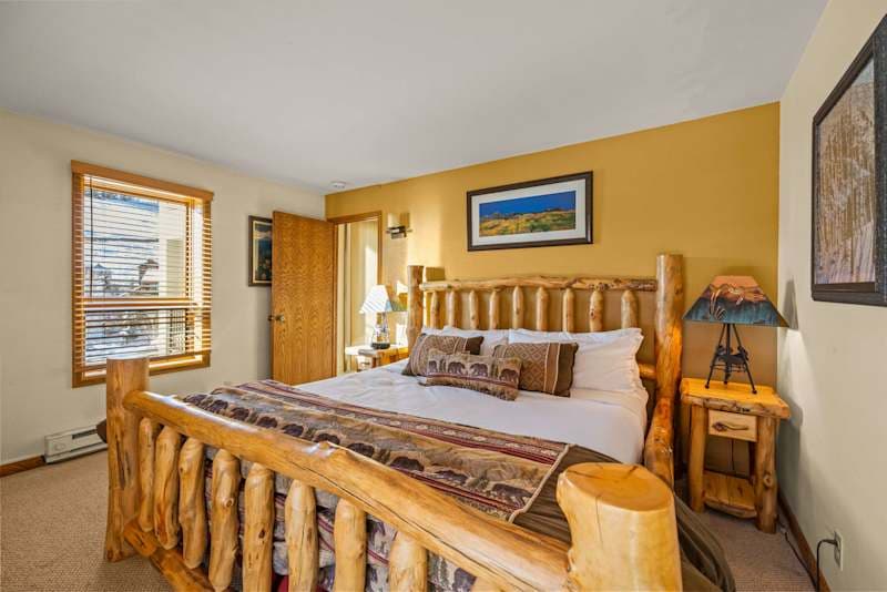 The Plaza 134 — 3BR Walk-to-Lift Condo in Mt Crested Butte | Traverse
