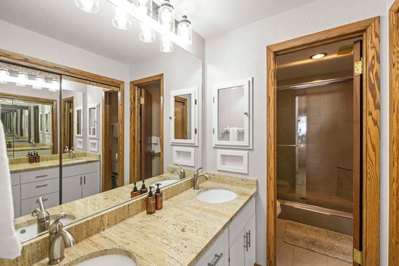 Plaza 241 at Woodcreek — 2BR Walk to Crested Butte Lifts