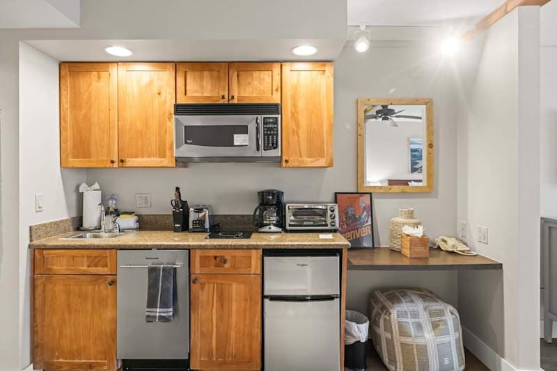 Grand Lodge CB #518 — Remodeled Ski-In/Out, Hot Tub, Pets
