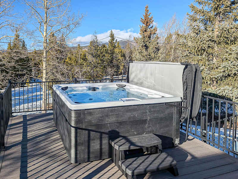 Spacious 4BR - Deck, Grill, Pets OK & for Groups
