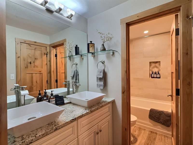 Plaza 538 at Woodcreek — 2BR Condo 100 Yds to Crested Butte Lifts