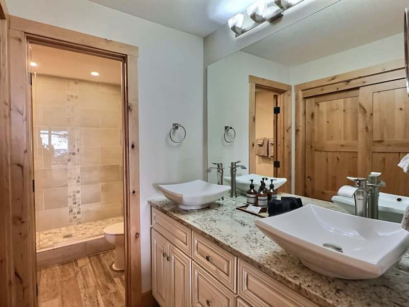 Plaza 538 at Woodcreek — 2BR Condo 100 Yds to Crested Butte Lifts