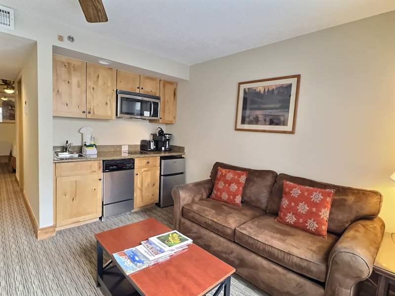 Perfect Location, Outdoor Pool and Hot Tub! 273