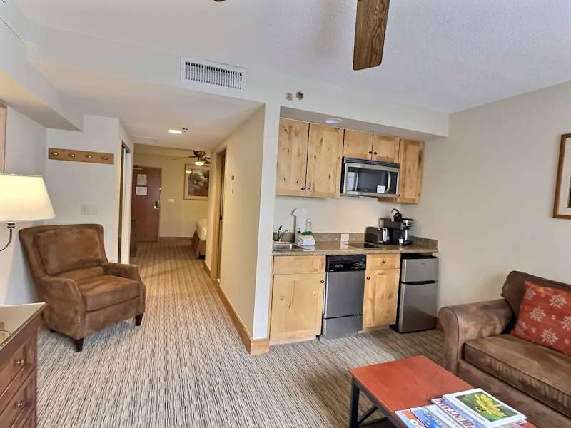 Perfect Location, Outdoor Pool and Hot Tub! 273