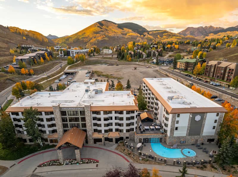 Grand Lodge 412 & 414 — Ski-In/Out Combo Suite + Pets OK