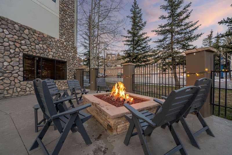 Grand Lodge CB #518 — Remodeled Ski-In/Out, Hot Tub, Pets