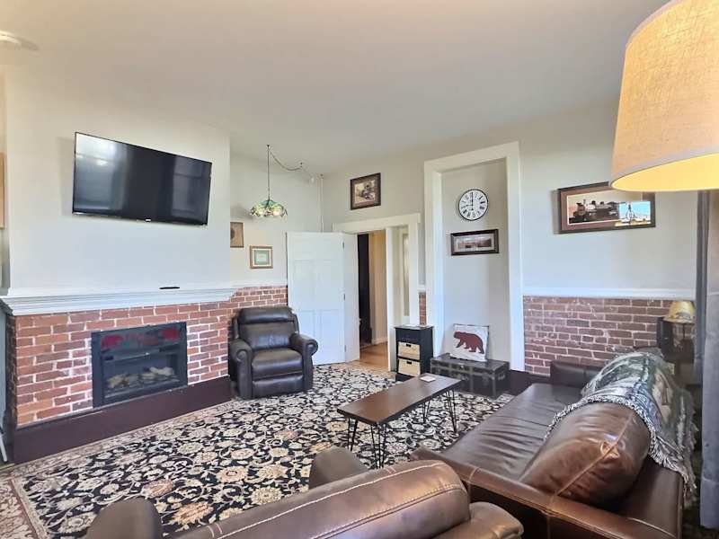 Papa's Place — Historic 1BR Loft in Downtown Leadville