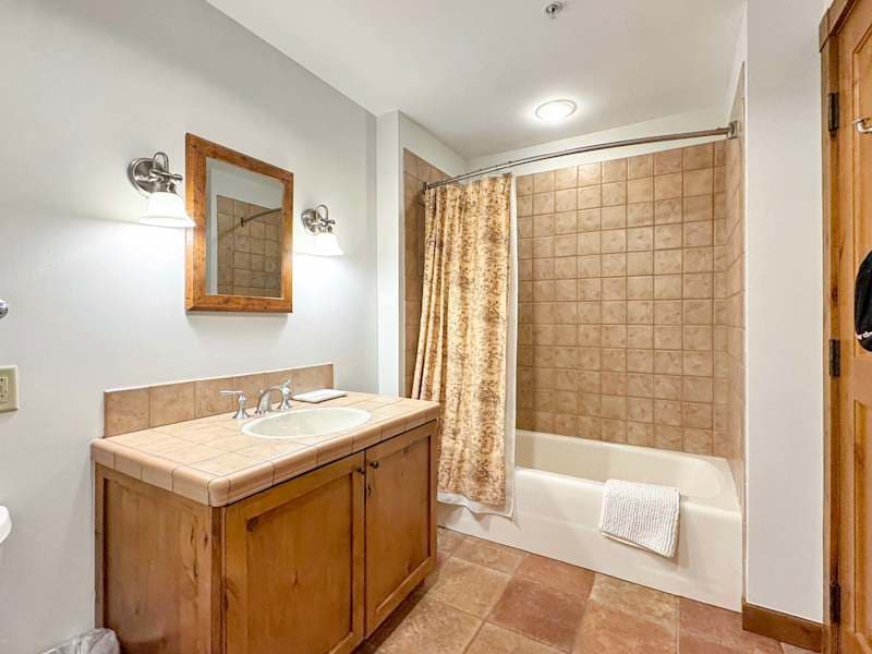 Lodge at Mountaineer Square 3 Bedroom, 3 Bath, Base Area Luxury