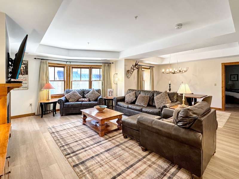 Lodge at Mountaineer Square 3 Bedroom, 3 Bath, Base Area Luxury