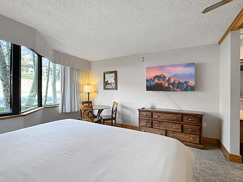 Grand Lodge Crested Butte — Studio #115 (Pet-Friendly)