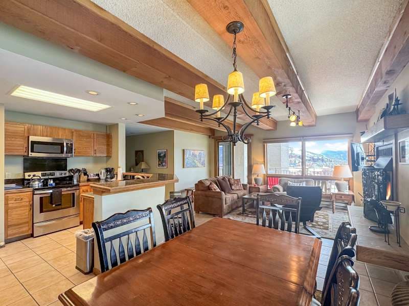 Walk-to-Lift, 2BR Ski Condo