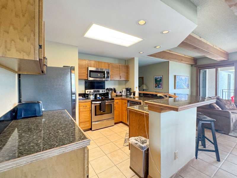Walk-to-Lift, 2BR Ski Condo