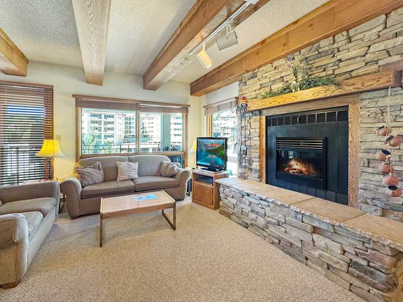 Plaza 641 at Woodcreek — 2BR Walk to Crested Butte Lifts