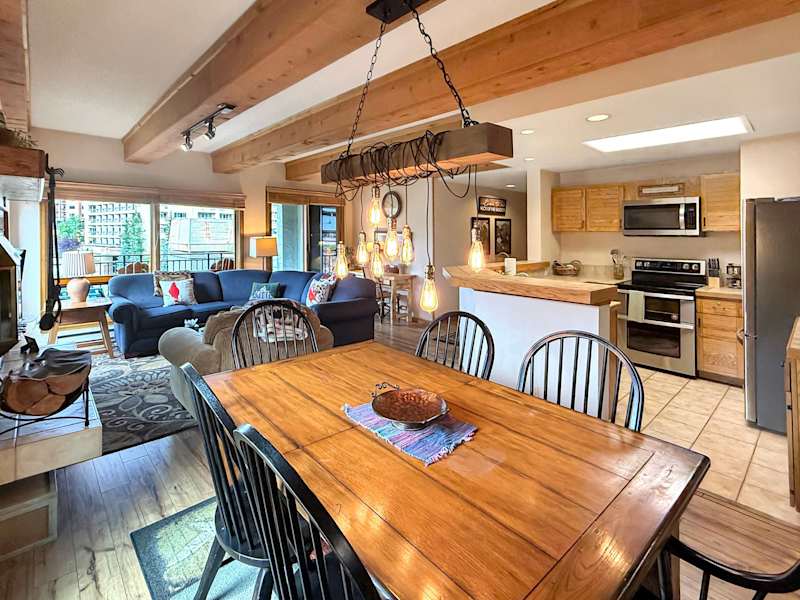 Plaza 638, 2BR Walk to Crested Butte Lifts, and space for the whole group
