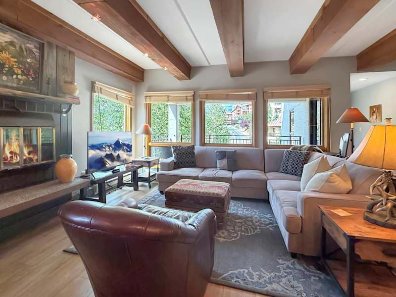 Plaza 339, Updated 3BR Base Area Condo