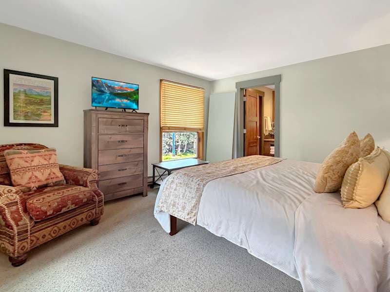 Plaza 339 — Updated 3BR Base Area Condo
