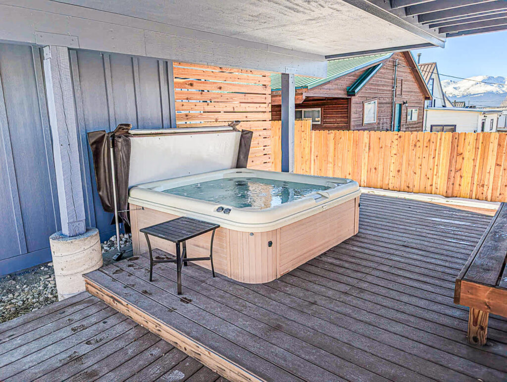 Vacation rental with hot tub and mountain views in Leadville